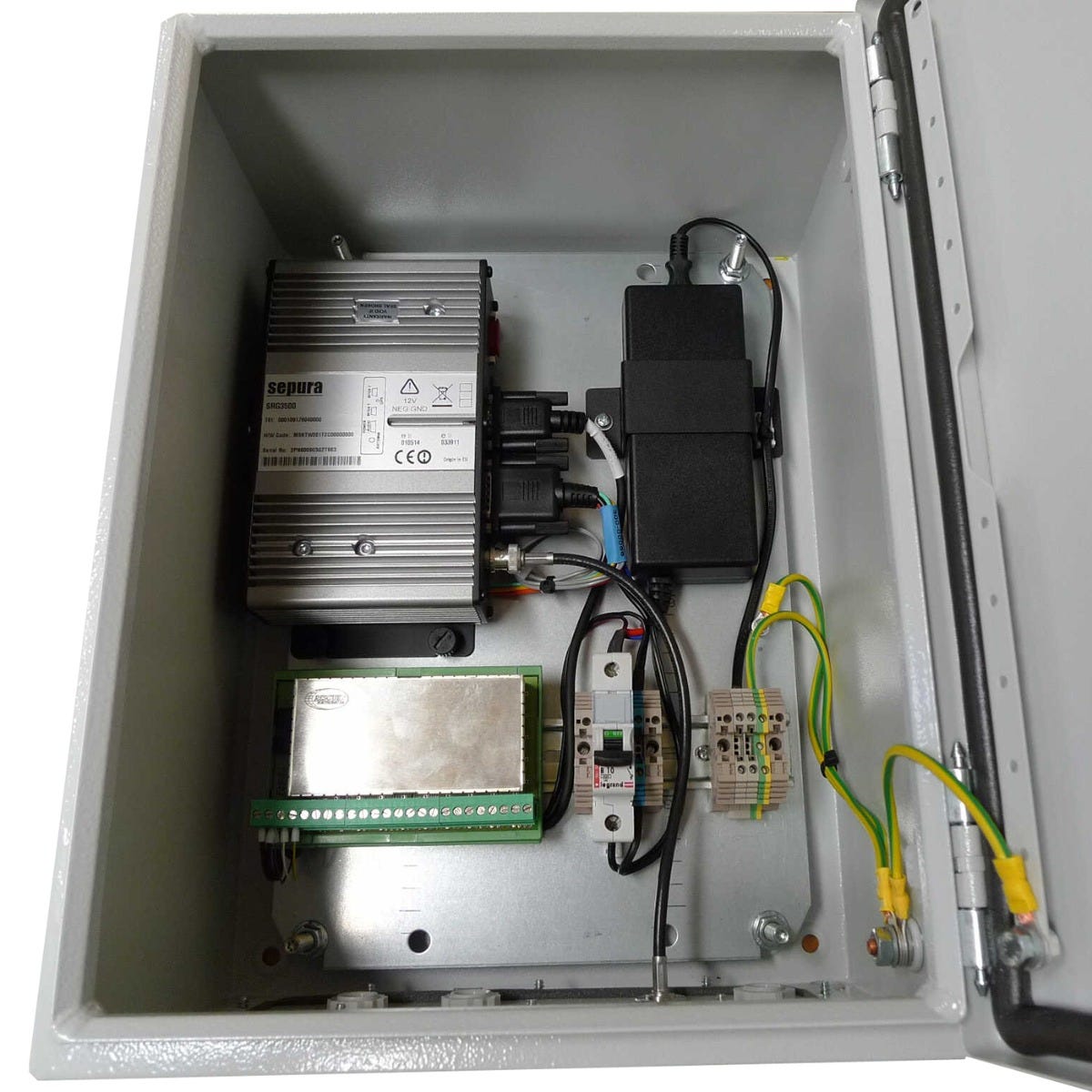 T8 Tetra Remote Control. Väggmonterat skåp för SCG22